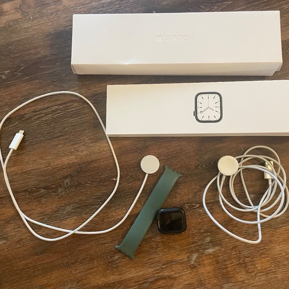 Apple Watch Series 7 GPS, 41mm Green Aluminum Case w/Eucalyptus Solo Loop (sz:4) - Picture 2 of 14